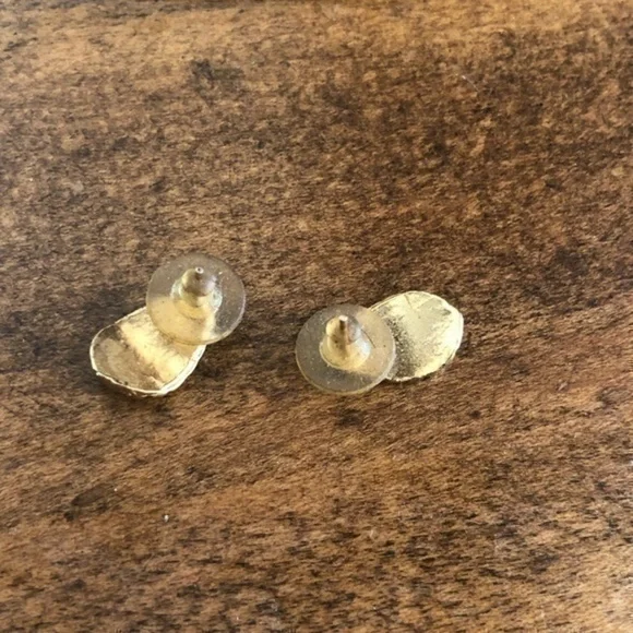 Vintage Stud Earrings - Picture 2 of 3